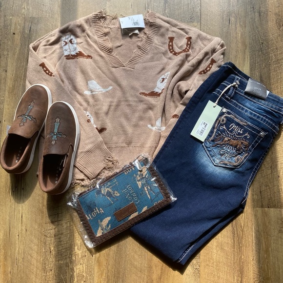 Nwt Western Shark Bite sweater Sz Medium - Picture 2 of 2